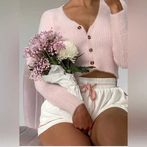 NWT 🌸 Princess Polly fuzzy cropped pink cardigan - Picture 3 of 7
